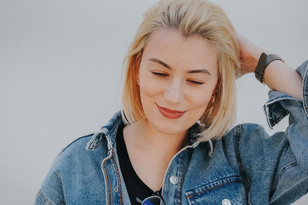 woman short hair style